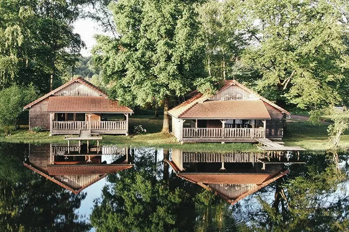 Vosges du Sud – 6 personnes – Chalet F en bois, PMR avec terrasse sur étang privé