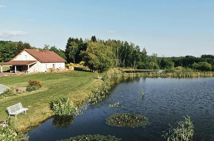 Vosges du Sud – 8 personnes – Grande maison avec terrasses en bord d’étang