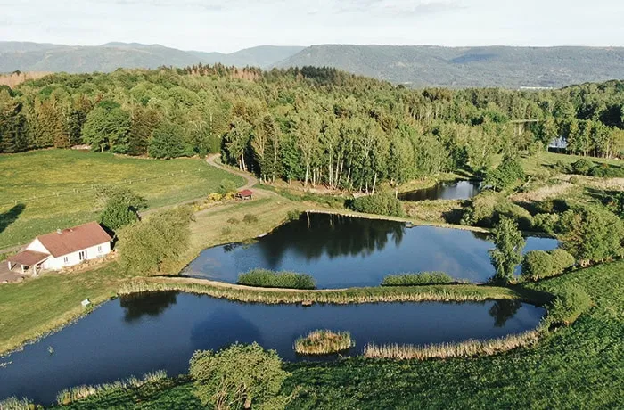 Vosges du Sud – 8 personnes – Grande maison avec terrasses en bord d’étang