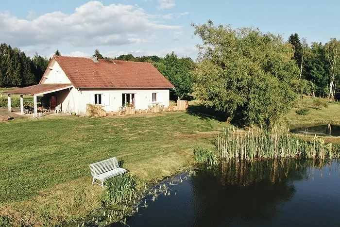 Vosges du Sud – 8 personnes – Grande maison avec terrasses en bord d’étang