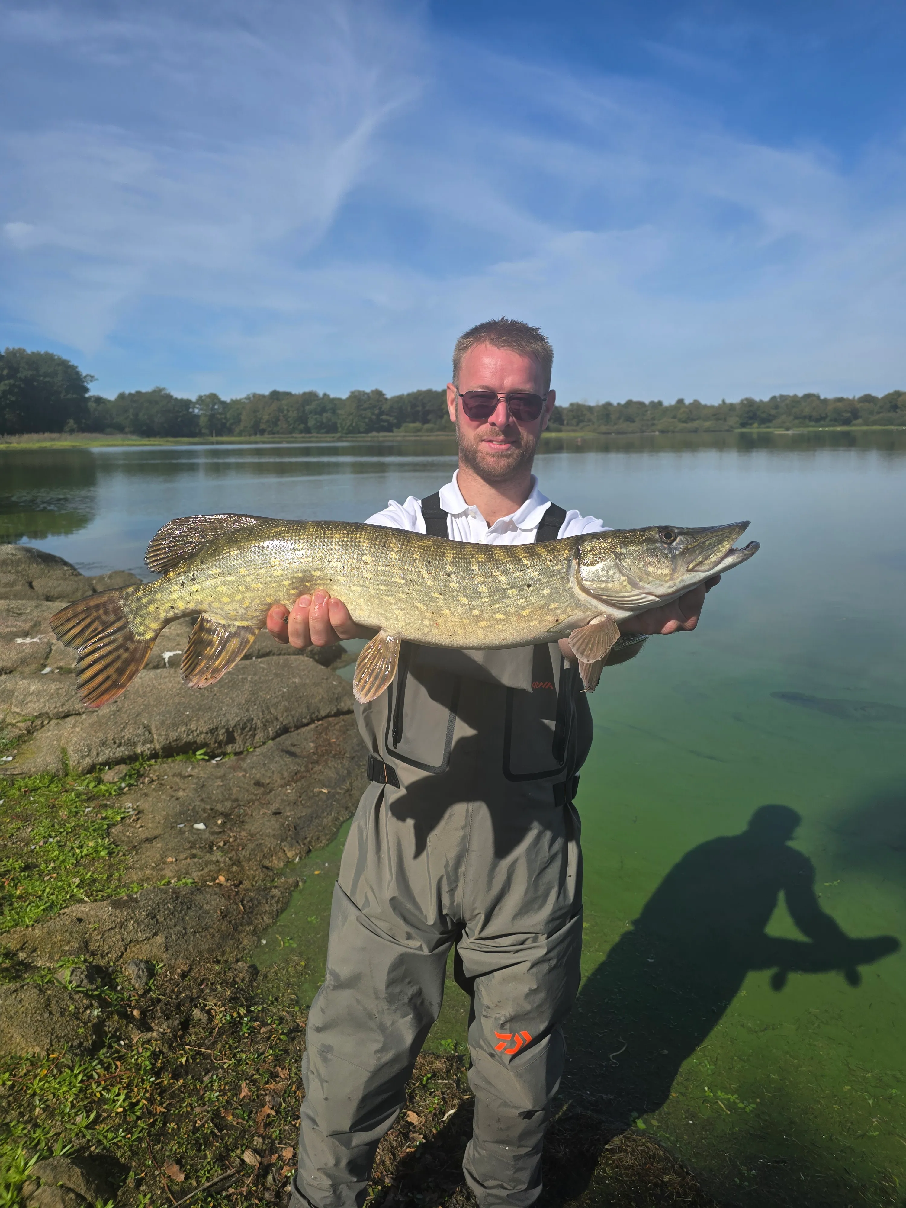 Pêche aux carnassiers superbe étang de 26ha au bord d’un château