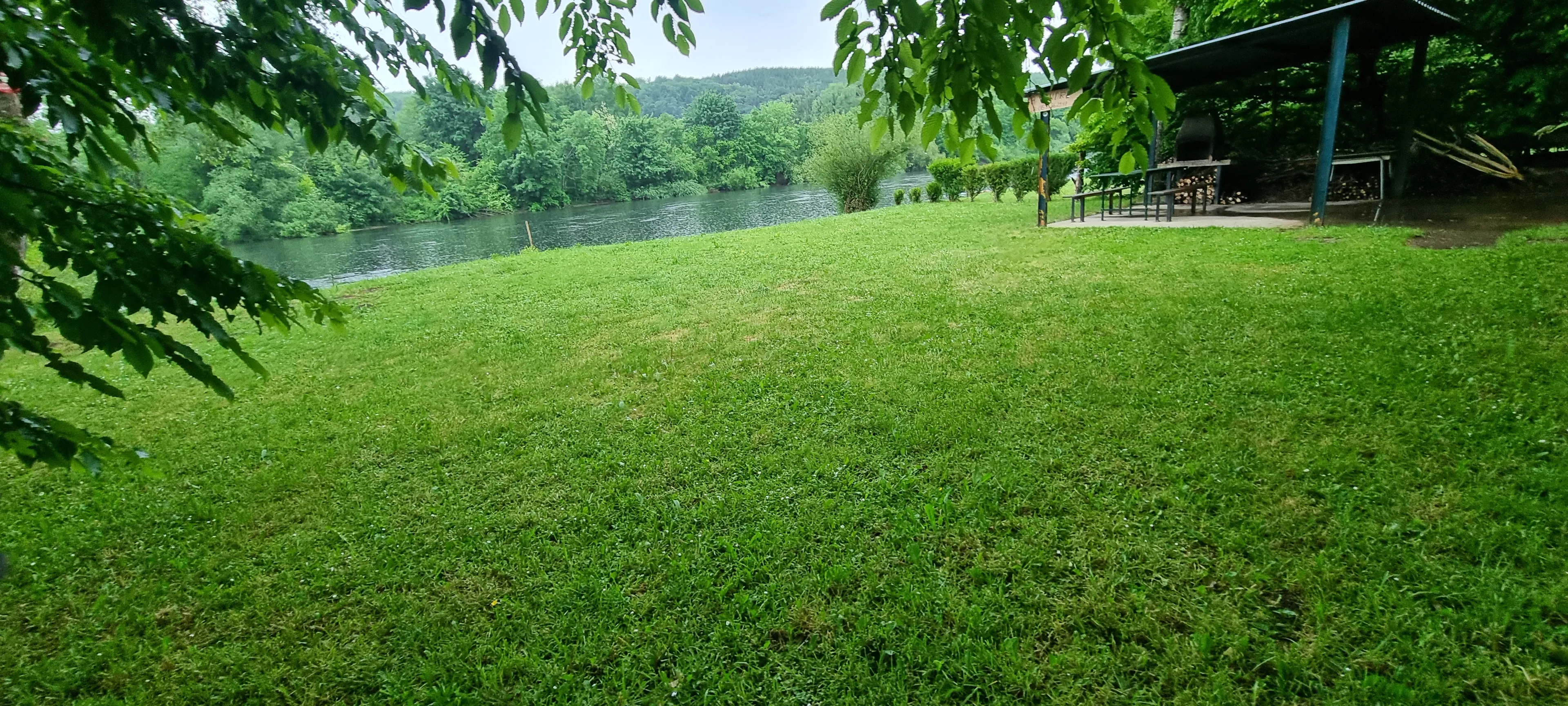 Magnifique terrain en bordure de rivière