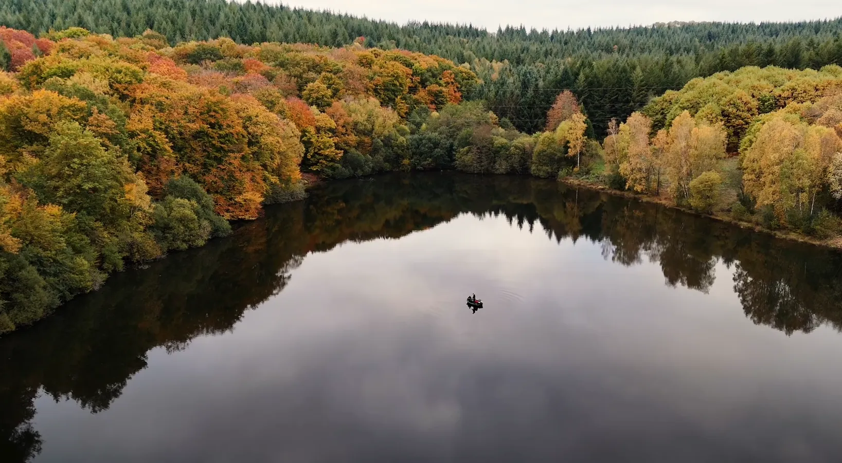 Domaine de caractère en région Centre – 8 personnes – Demeure au bord d’un lac de 4ha jamais pêché