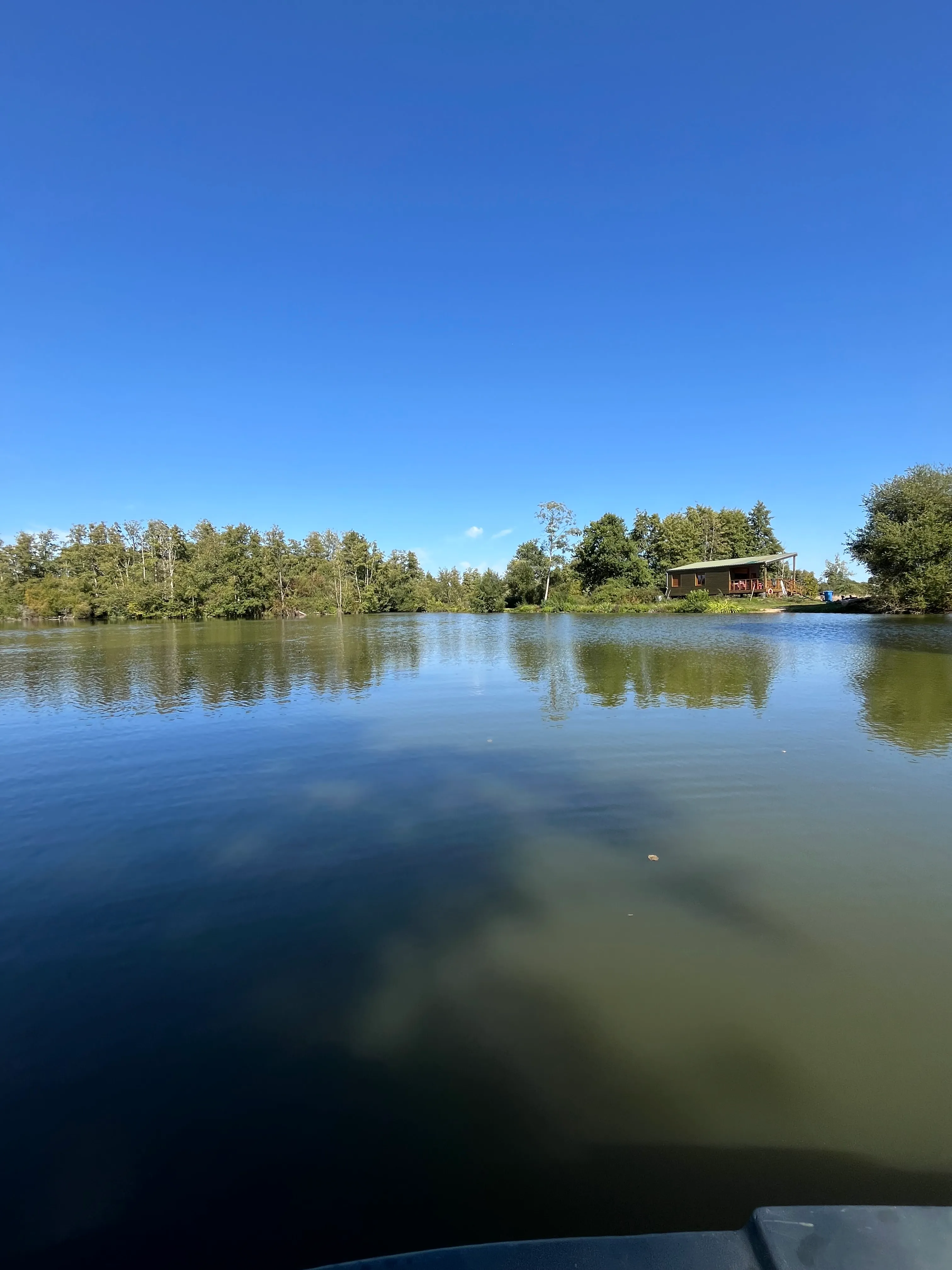 Location d’étangs privés avec chalet et espace camping dans l'Eure