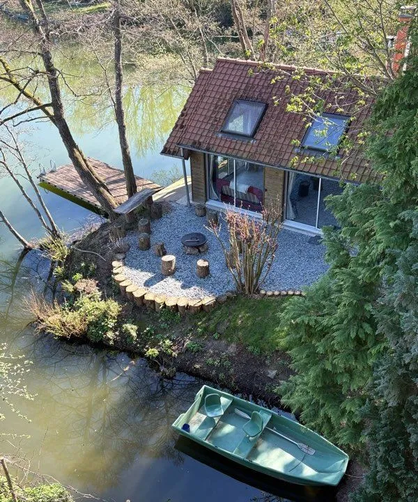 Chalet vitré de 80m² au bord d'un étang privatif de 2ha près d'Amiens