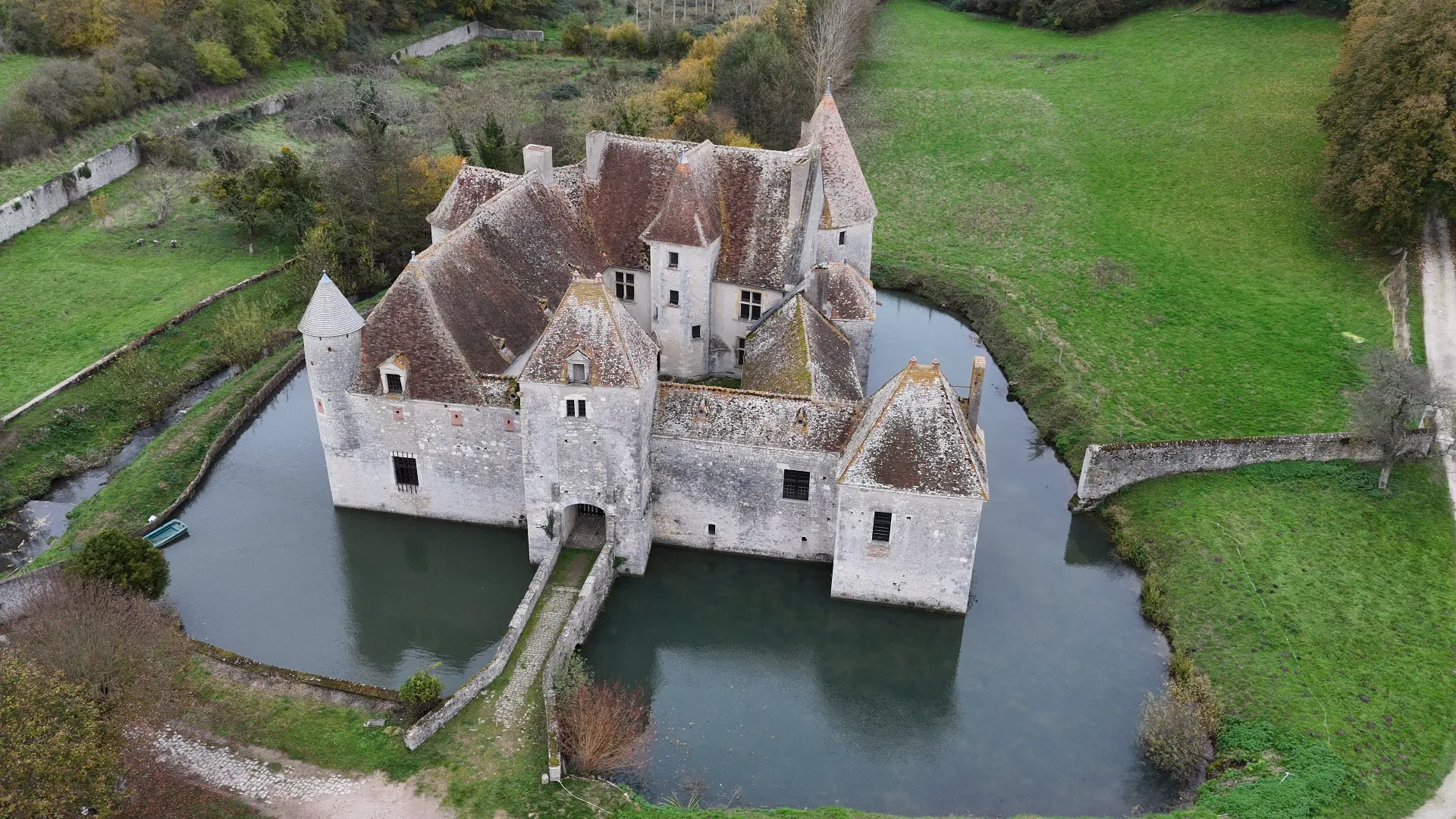 Journée pêche dans les douves d’un château