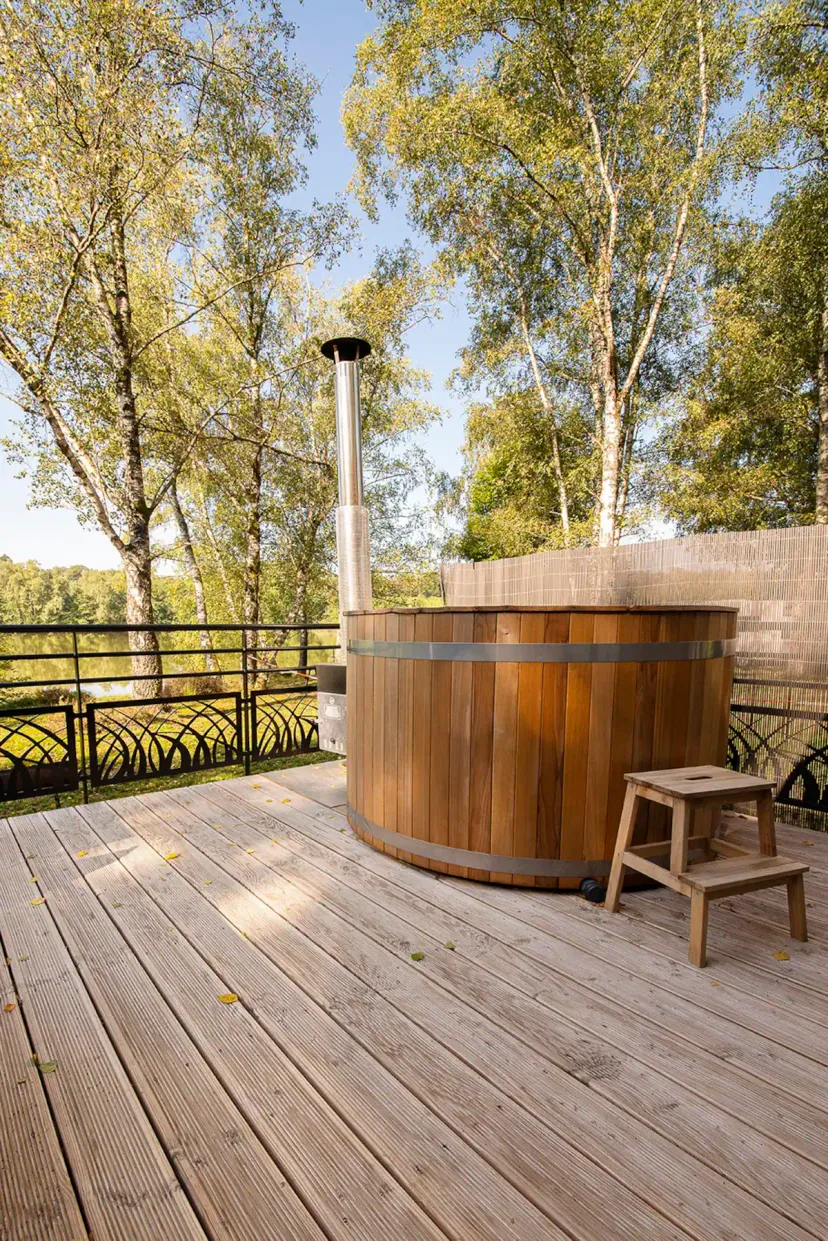 Magnifique chalet avec bain nordique et son étang de 11ha