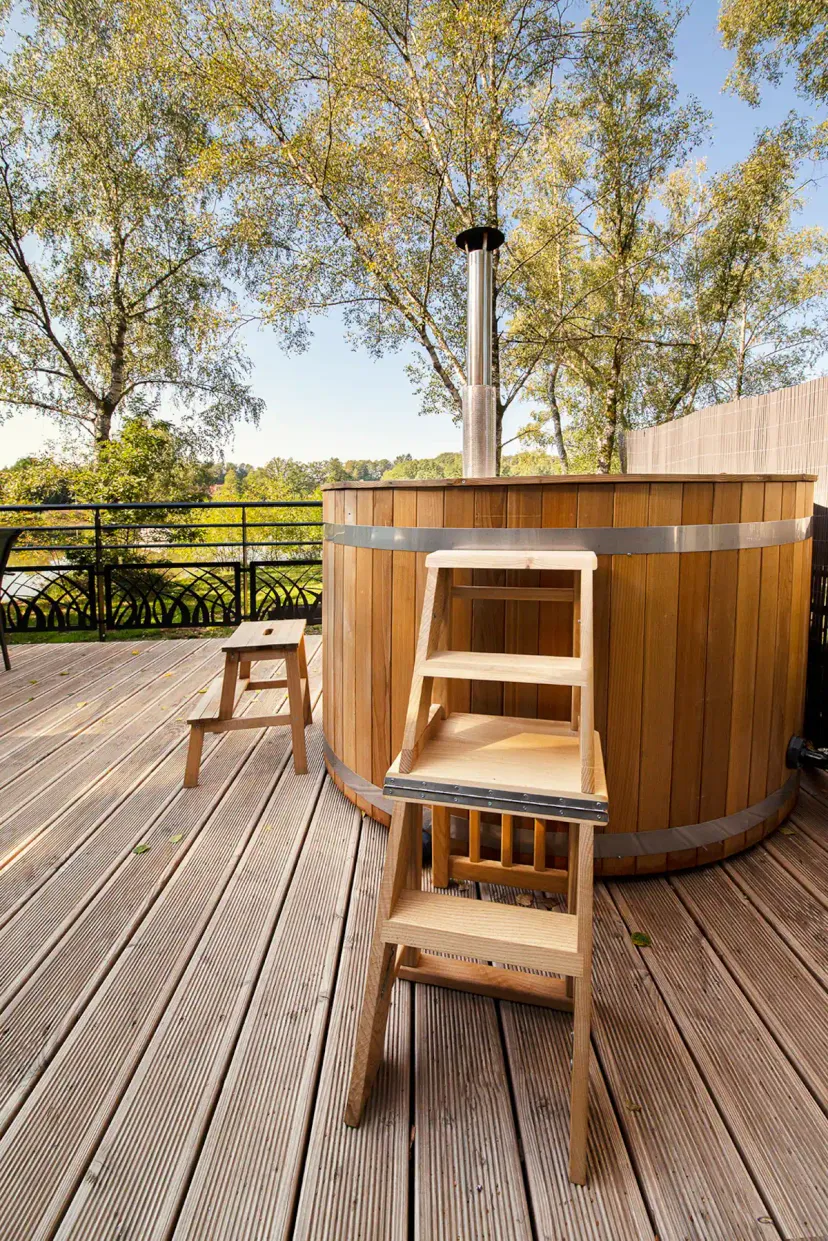 Magnifique chalet avec bain nordique et son étang de 11ha