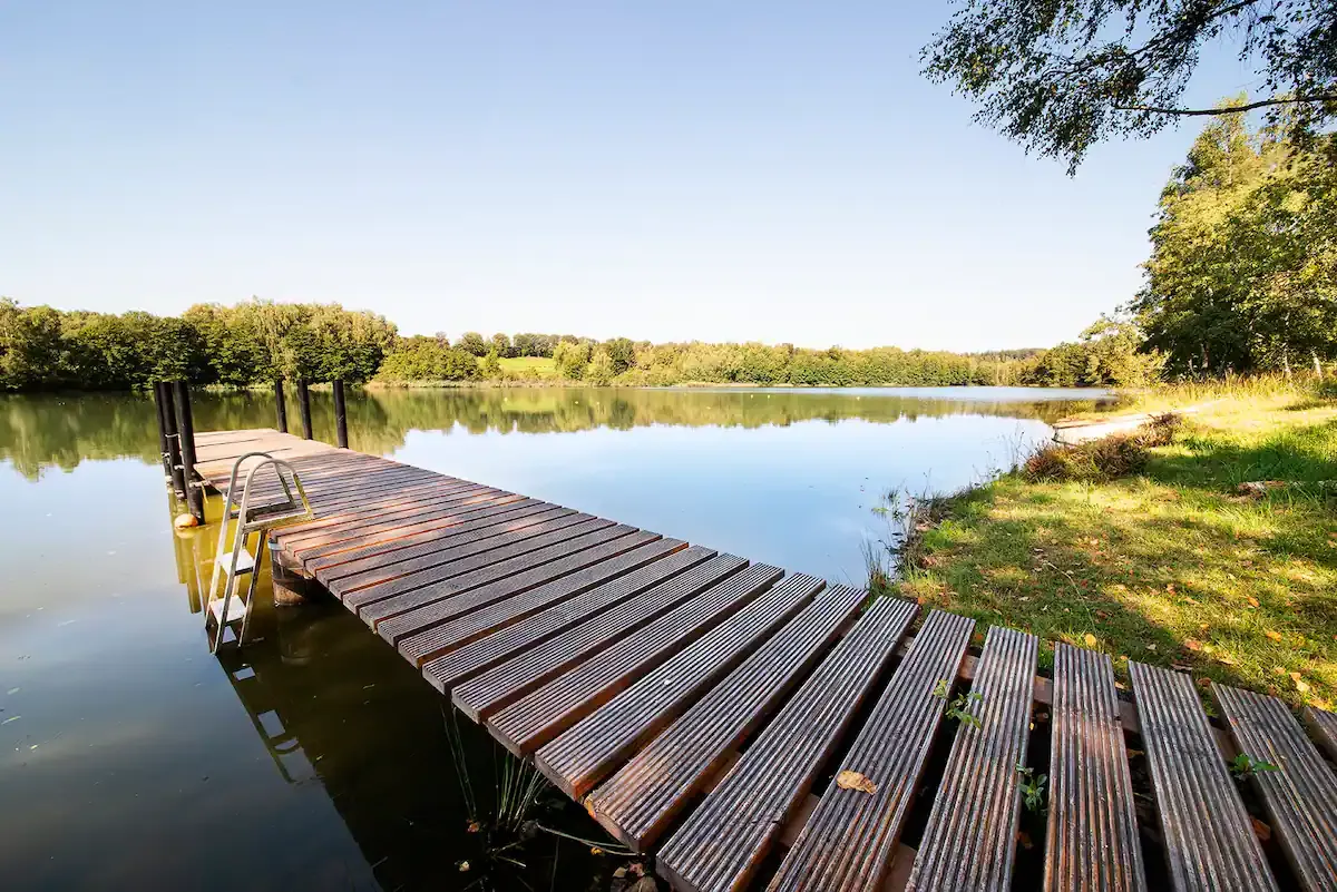 Magnifique chalet avec bain nordique et son étang de 11ha