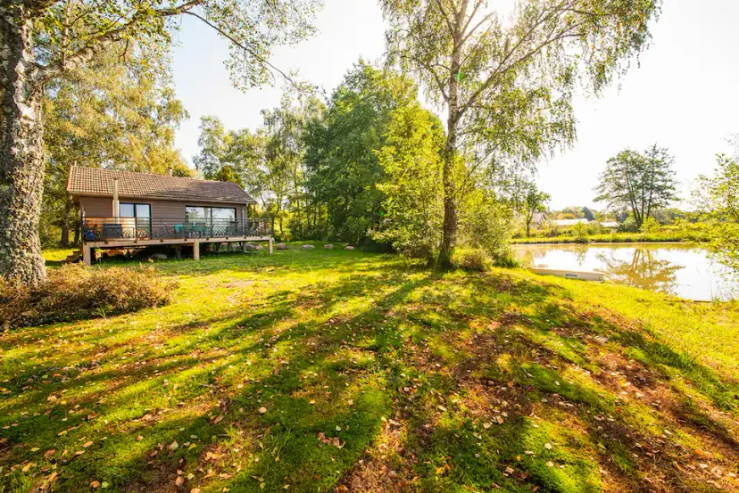 Magnifique chalet avec bain nordique et son étang de 11ha