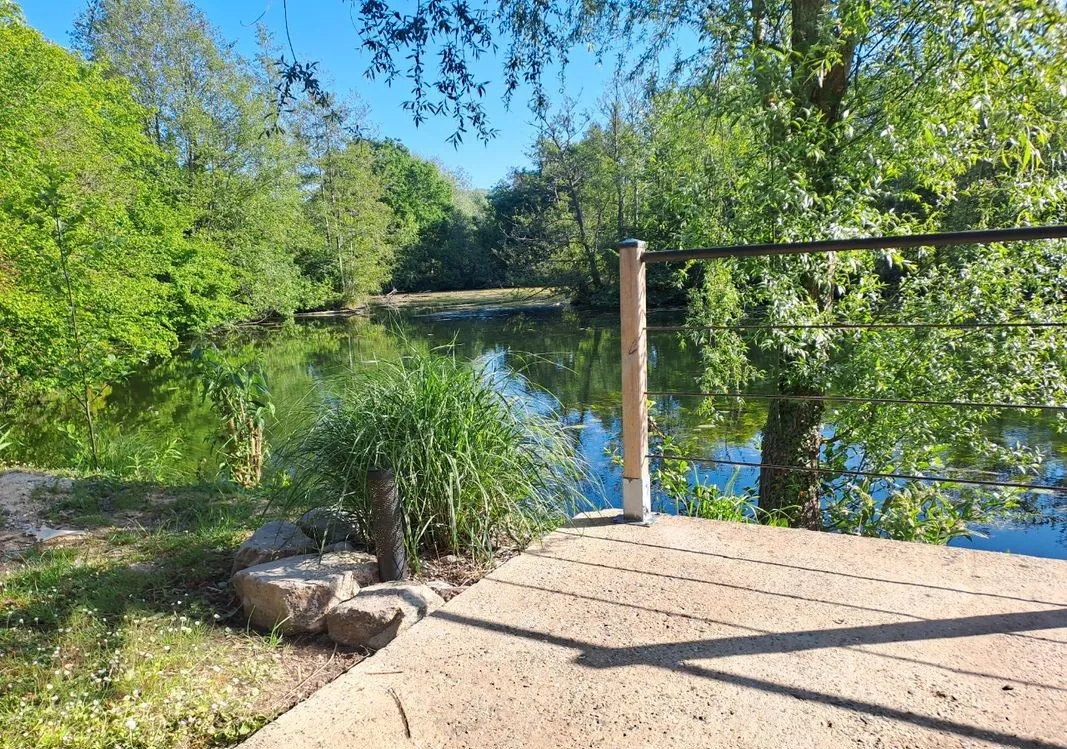 Cabane en bois dans la Somme – 3 à 5 personnes – en bord d'étang de 1000 m²