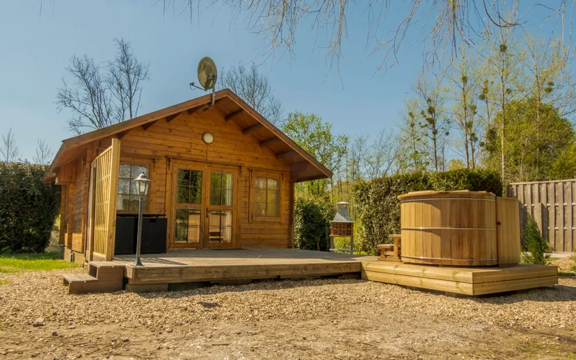 Chalet en bois avec bain nordique en bord d’étang – Hauts-de-France – 5 - 7 personnes