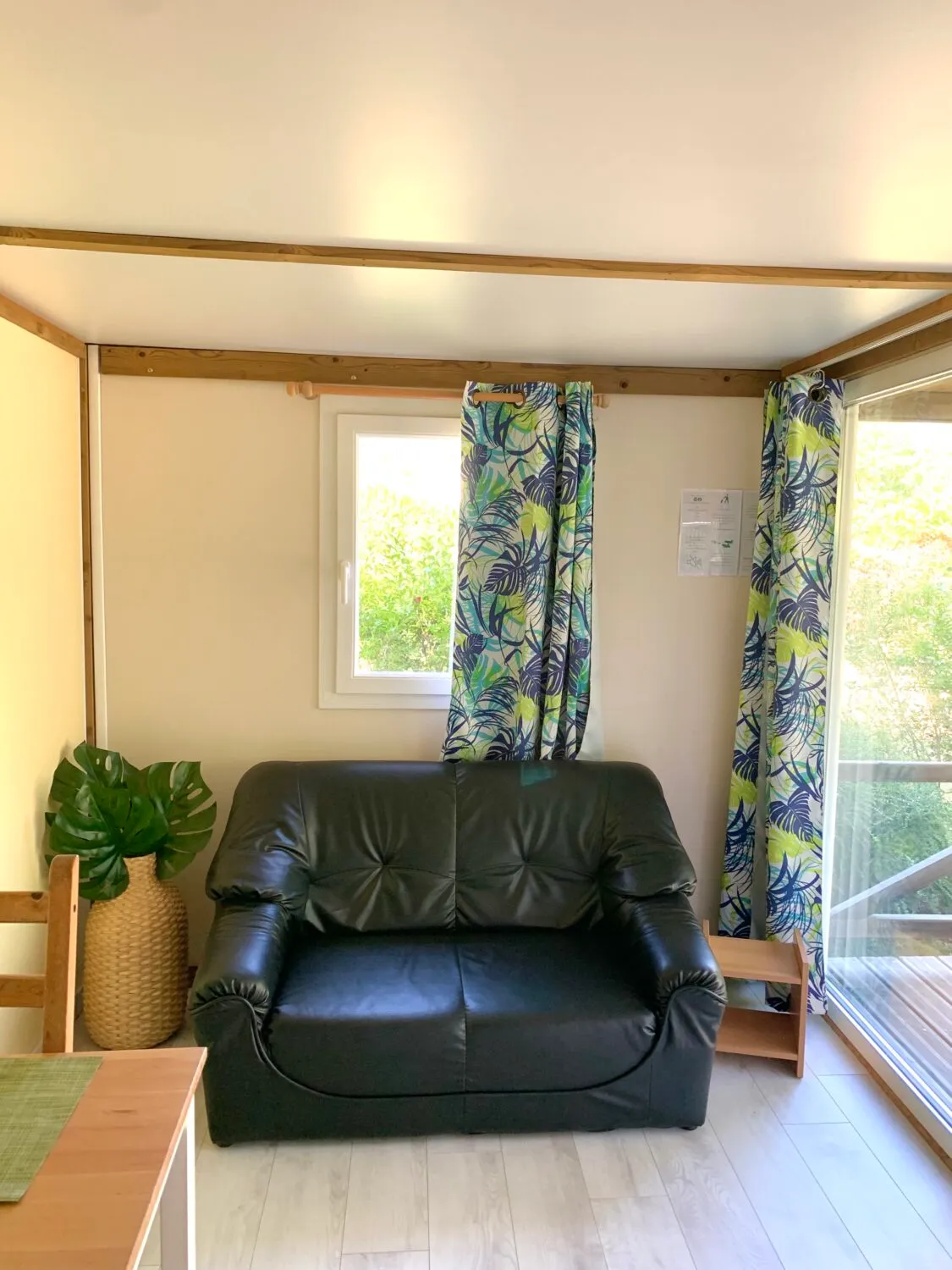 Séjour dans l’Oise – Chalet 4 personnes avec terrasse face à un étang