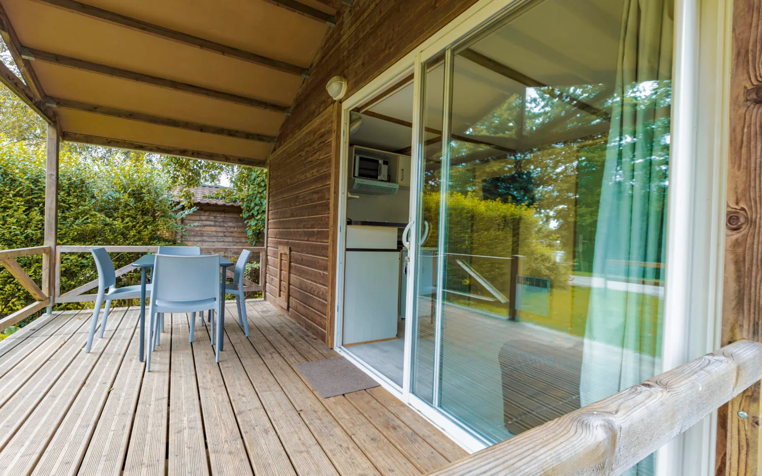 Séjour dans l’Oise – Chalet 4 personnes avec terrasse face à un étang