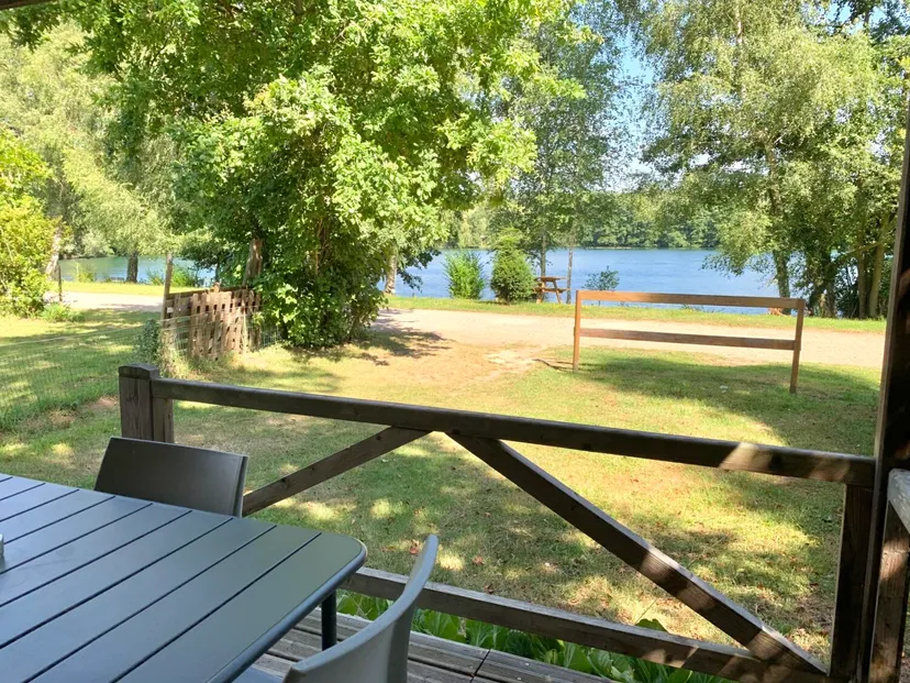 Séjour dans l’Oise – Chalet 4 personnes avec terrasse face à un étang