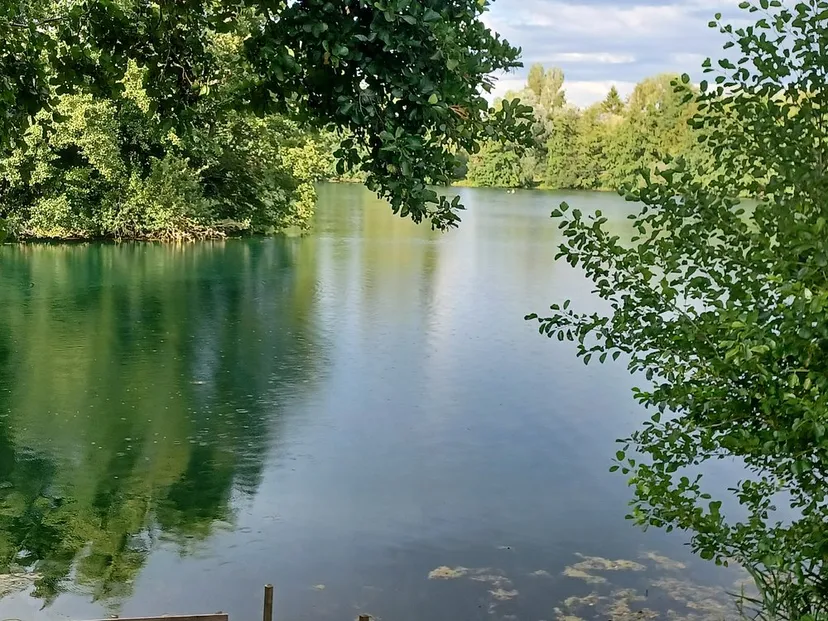 Mobile-home avec spa dans l’Oise – 6 personnes – en bord d’étang pour une pêche familiale