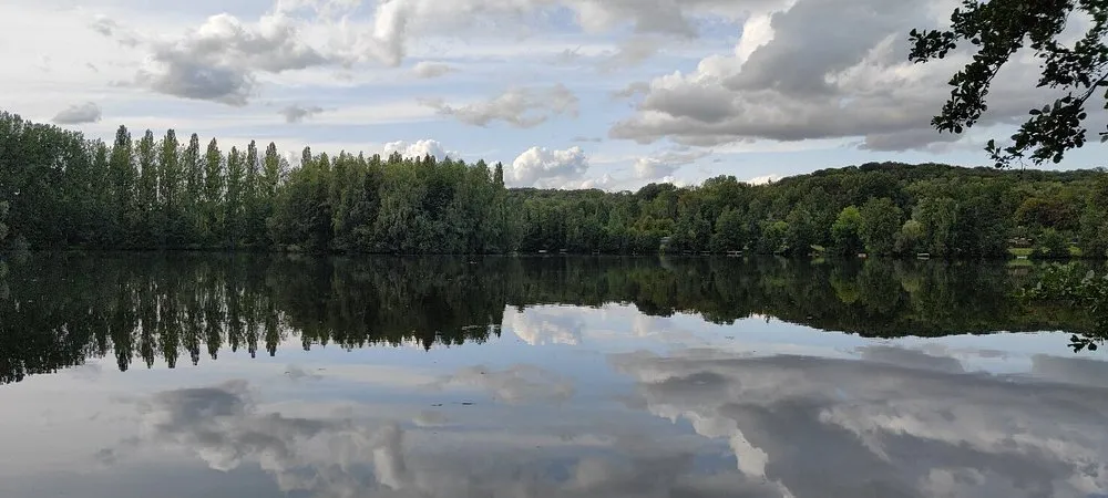 Mobile-home avec spa dans l’Oise – 6 personnes – en bord d’étang pour une pêche familiale
