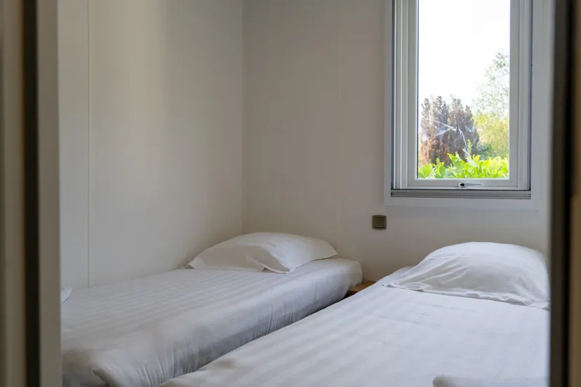 Mobile-home avec spa dans l’Oise – 6 personnes – en bord d’étang pour une pêche familiale