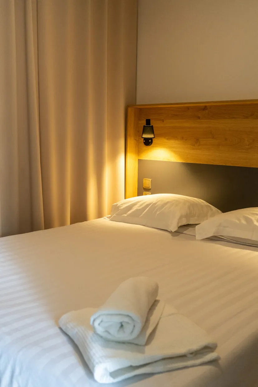 Mobile-home avec spa dans l’Oise – 6 personnes – en bord d’étang pour une pêche familiale