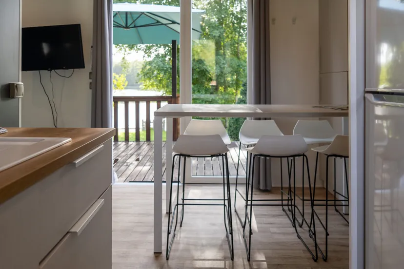 Mobile-home avec spa dans l’Oise – 6 personnes – en bord d’étang pour une pêche familiale