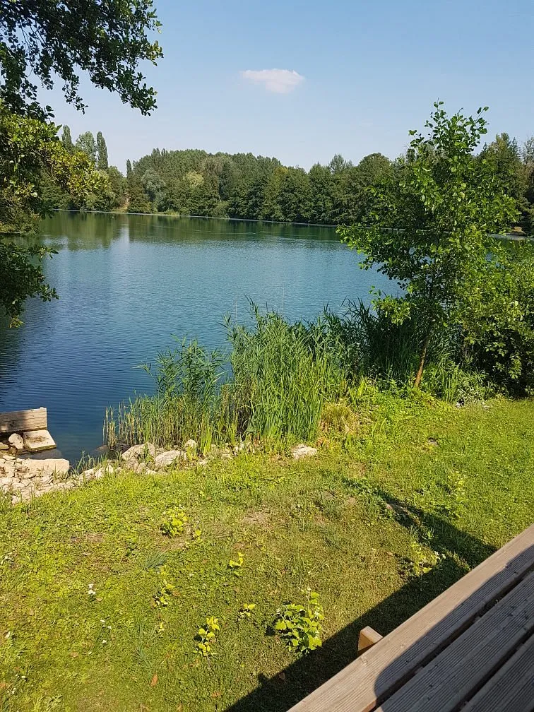 Mobile-home avec spa dans l’Oise – 6 personnes – en bord d’étang pour une pêche familiale