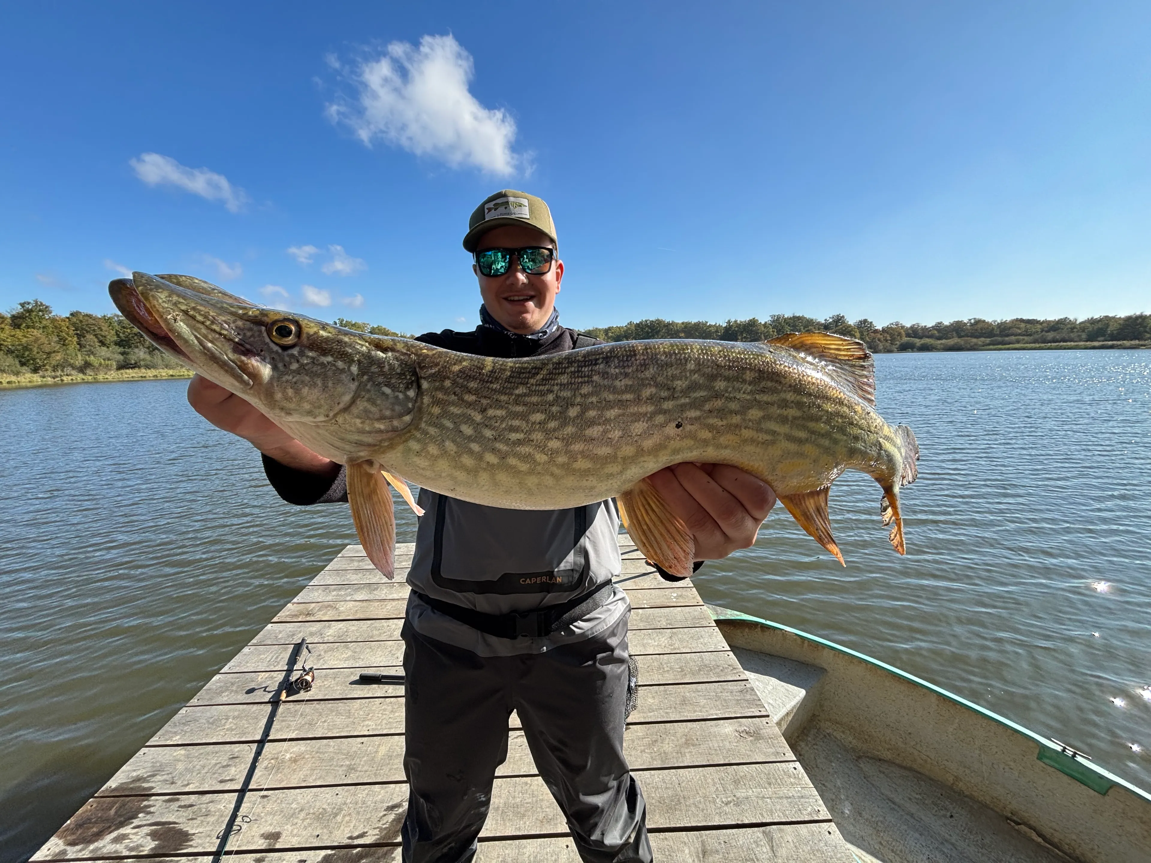 Location de l’étang du Pin de 12ha en privatisation pour un séjour de pêche à côté de Paris
