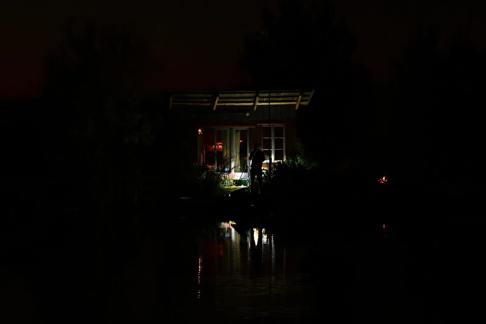 Location d'un étang avec sa cabane en bois à 1h de Lyon