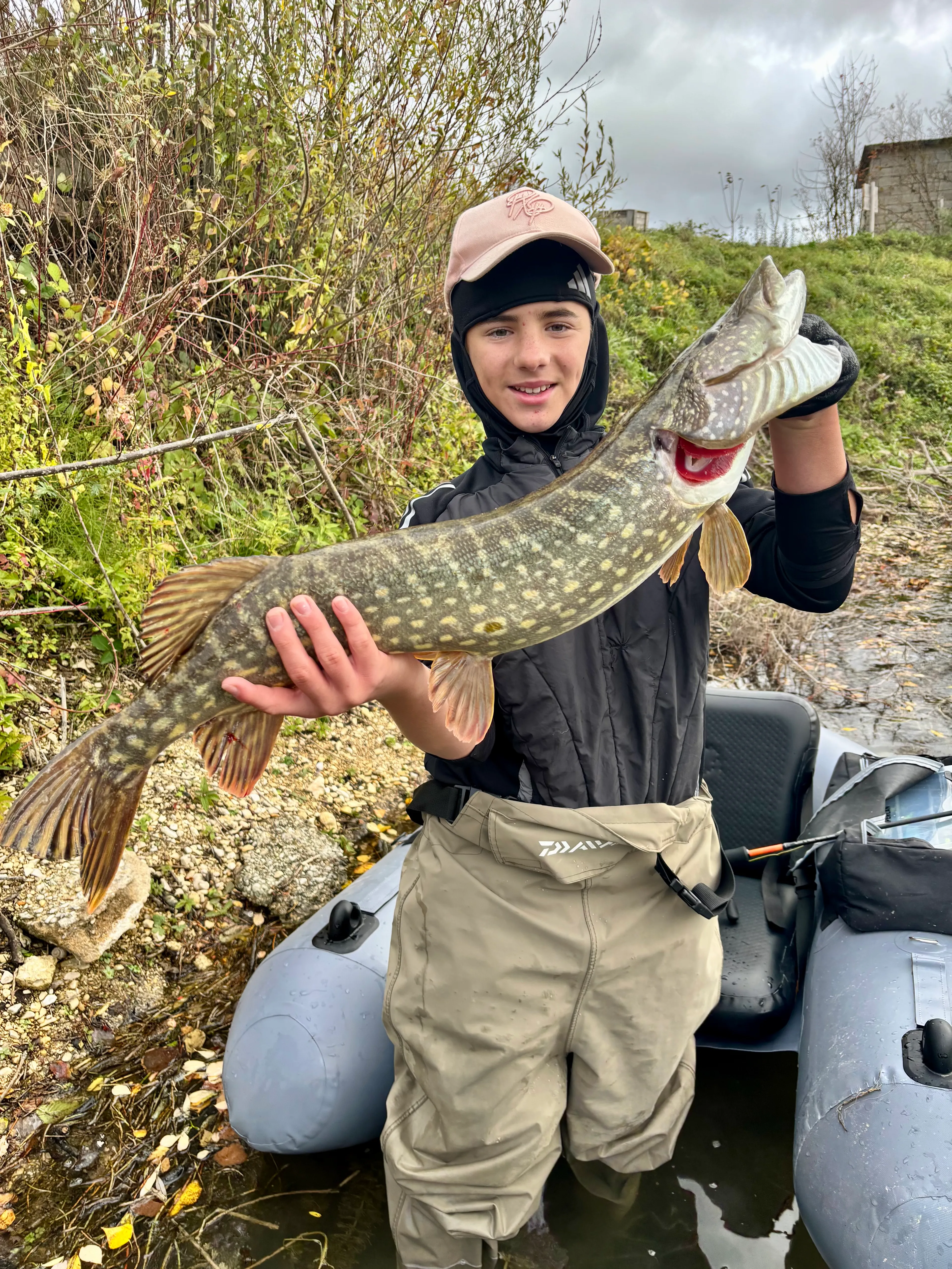 Mobil-home avec étang poissonneux dans le Grand Est