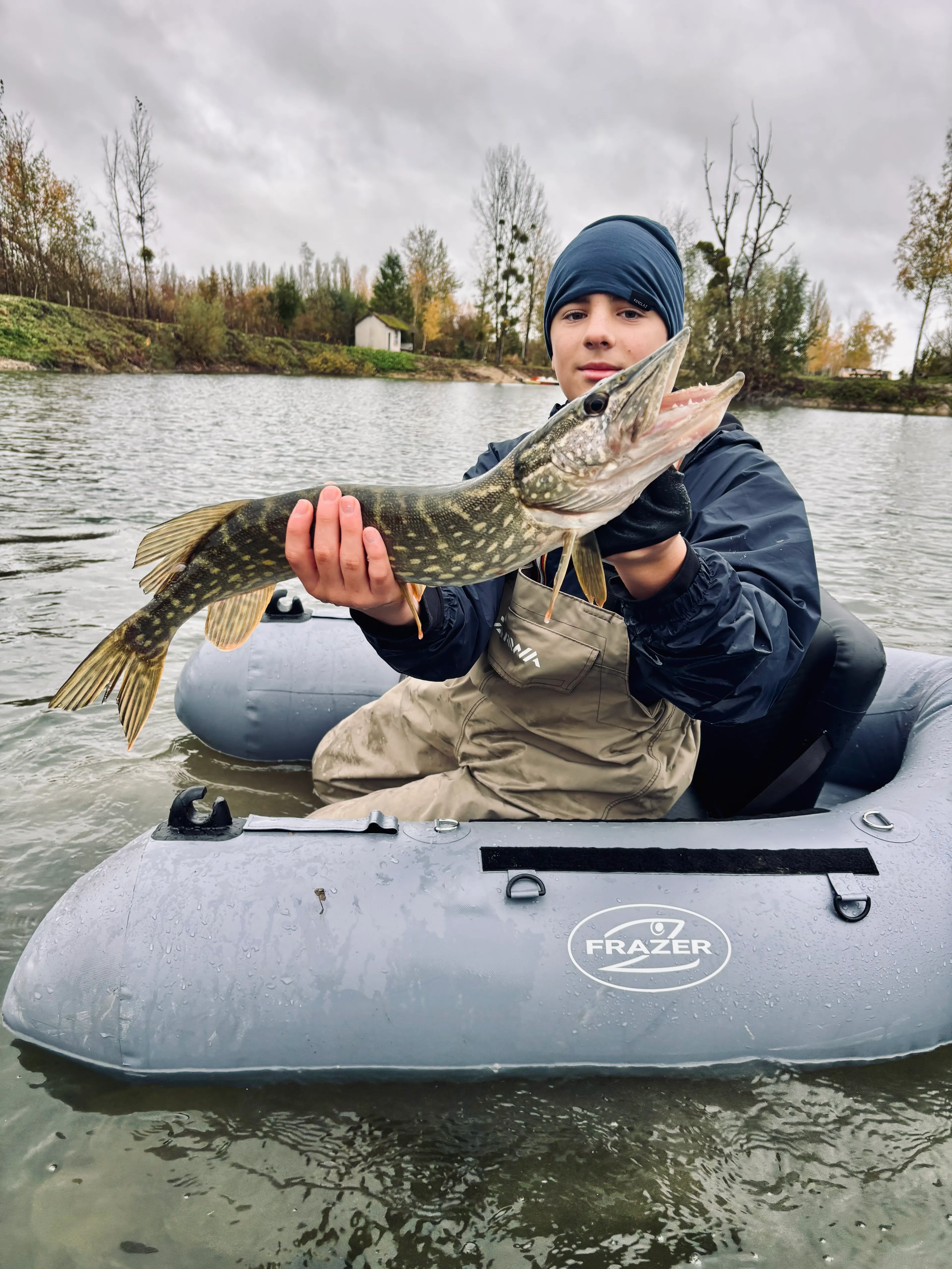 Mobil-home avec étang poissonneux dans le Grand Est