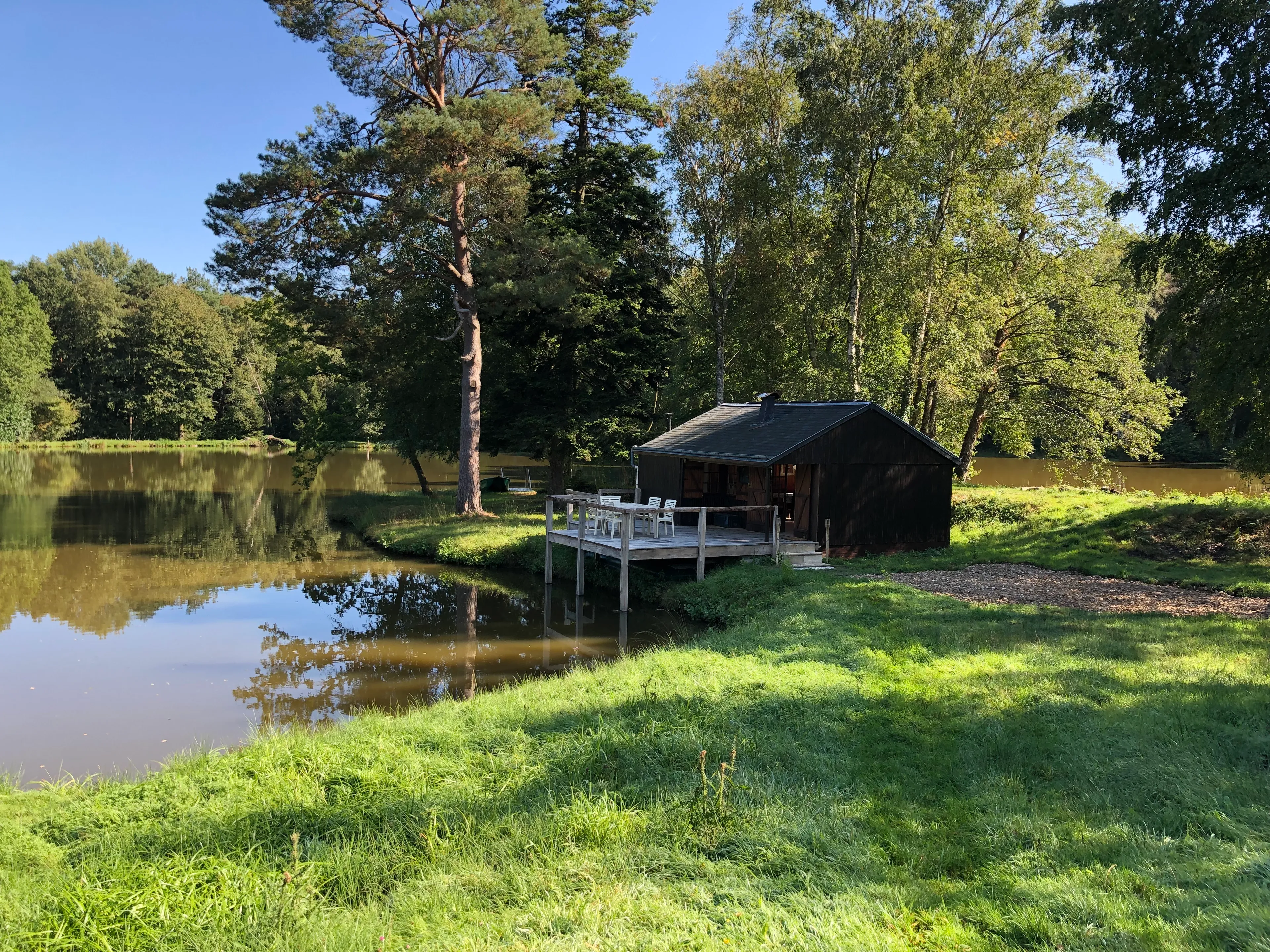 Gite de pêche dans l'Orne, chalet avec accès à 4 étangs privés