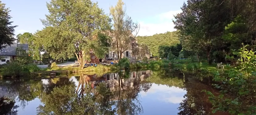 Gîte 3 à 5 personnes en Belgique, à deux pas de la frontière française, avec accès à 3 étangs