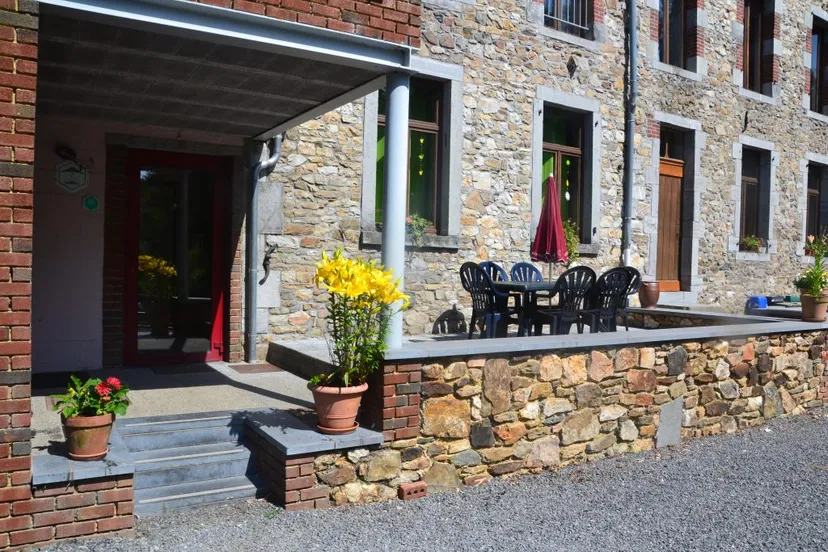 Gîte 3 à 5 personnes en Belgique, à deux pas de la frontière française, avec accès à 3 étangs