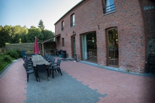 Gîte en Belgique frontalière – 14 personnes – En bord d’étangs
