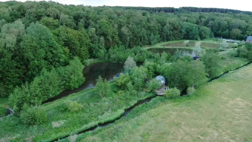 Bulle insolite en bord de rivière sauvage et accès à 3 étangs en wallonnie • 2 personnes