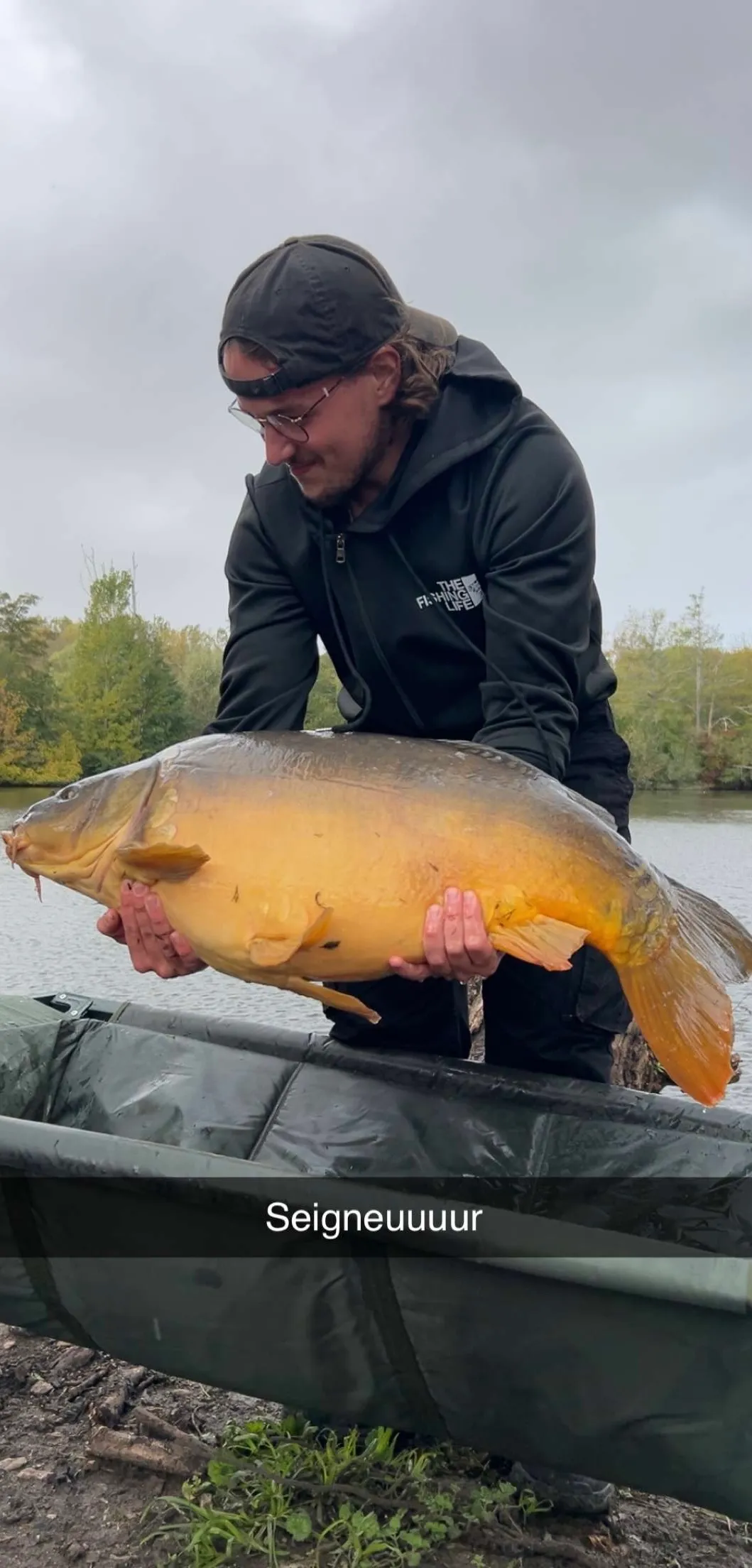 Pond of 4.94 ac just 55.92 miles from Paris