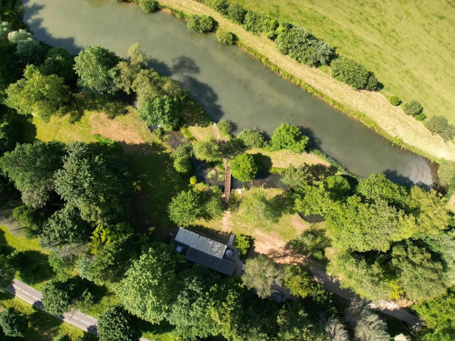 Gîte tout confort pour des vacances de rêve au cœur de la nature avec étang privé pour la pêche
