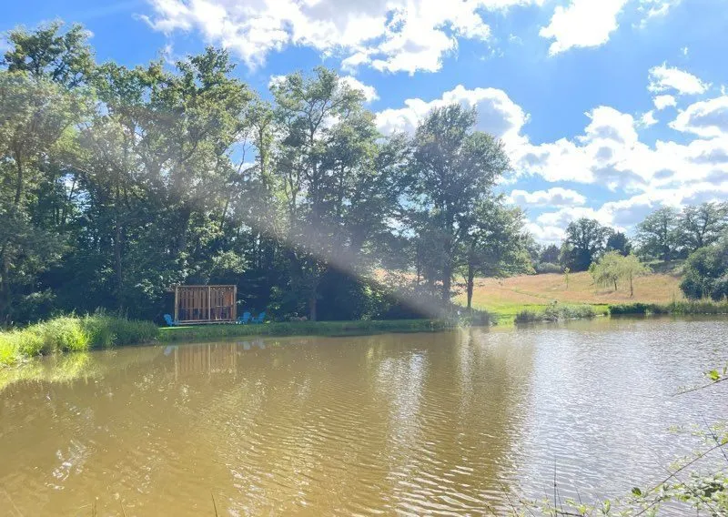 Gîte neuf avec jardin privatif, forêt et étang privé