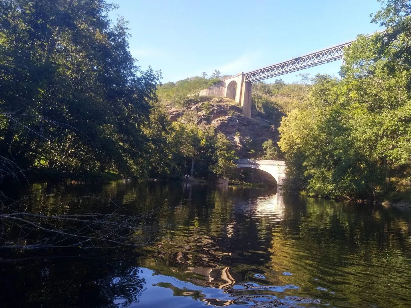 Chambre d’hôtes au coaur de l'Auvergne, 2 personnes, sur une île en bord de rivière