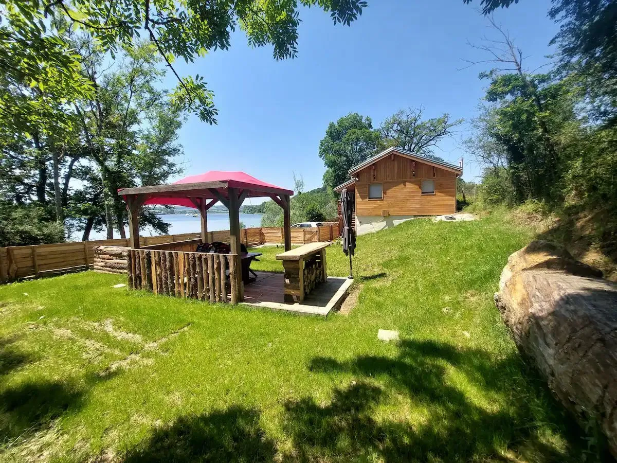 Chalet d’exception au bord du lac de la liez