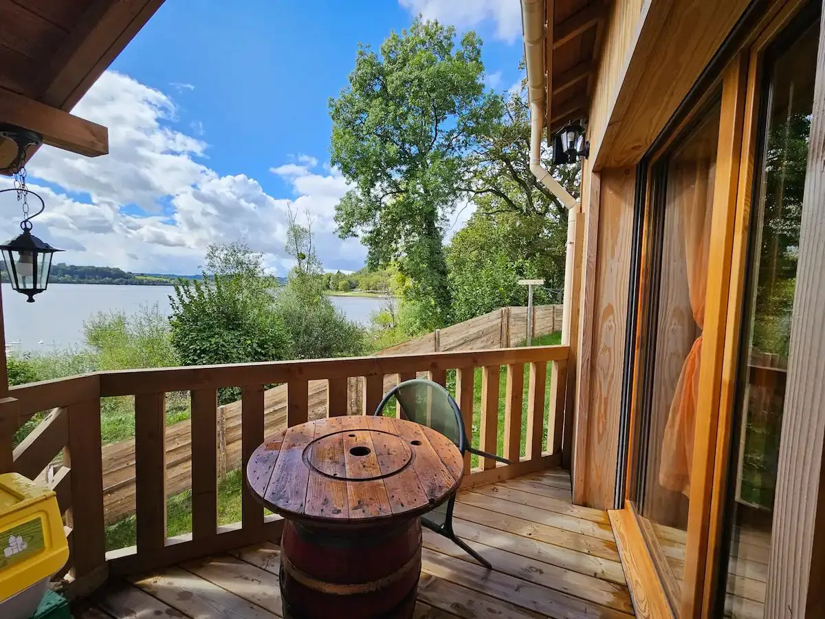 Chalet d’exception au bord du lac de la liez