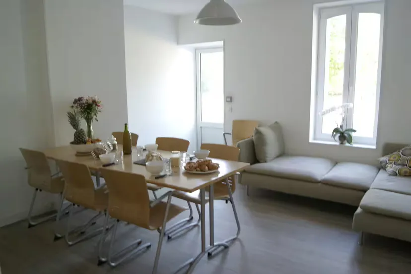 En Nouvelle-Aquitaine, gîte 8 personnes accessible PMR en bord d’étang de 10 ha