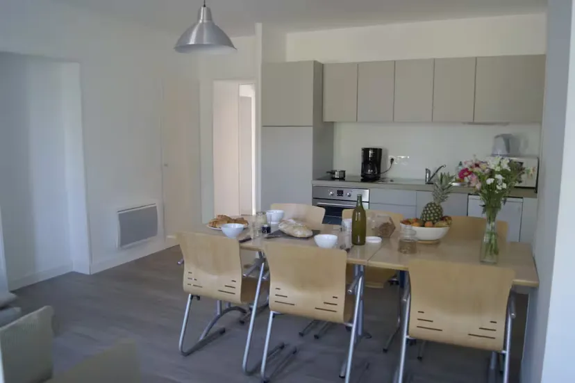 En Nouvelle-Aquitaine, gîte 8 personnes accessible PMR en bord d’étang de 10 ha
