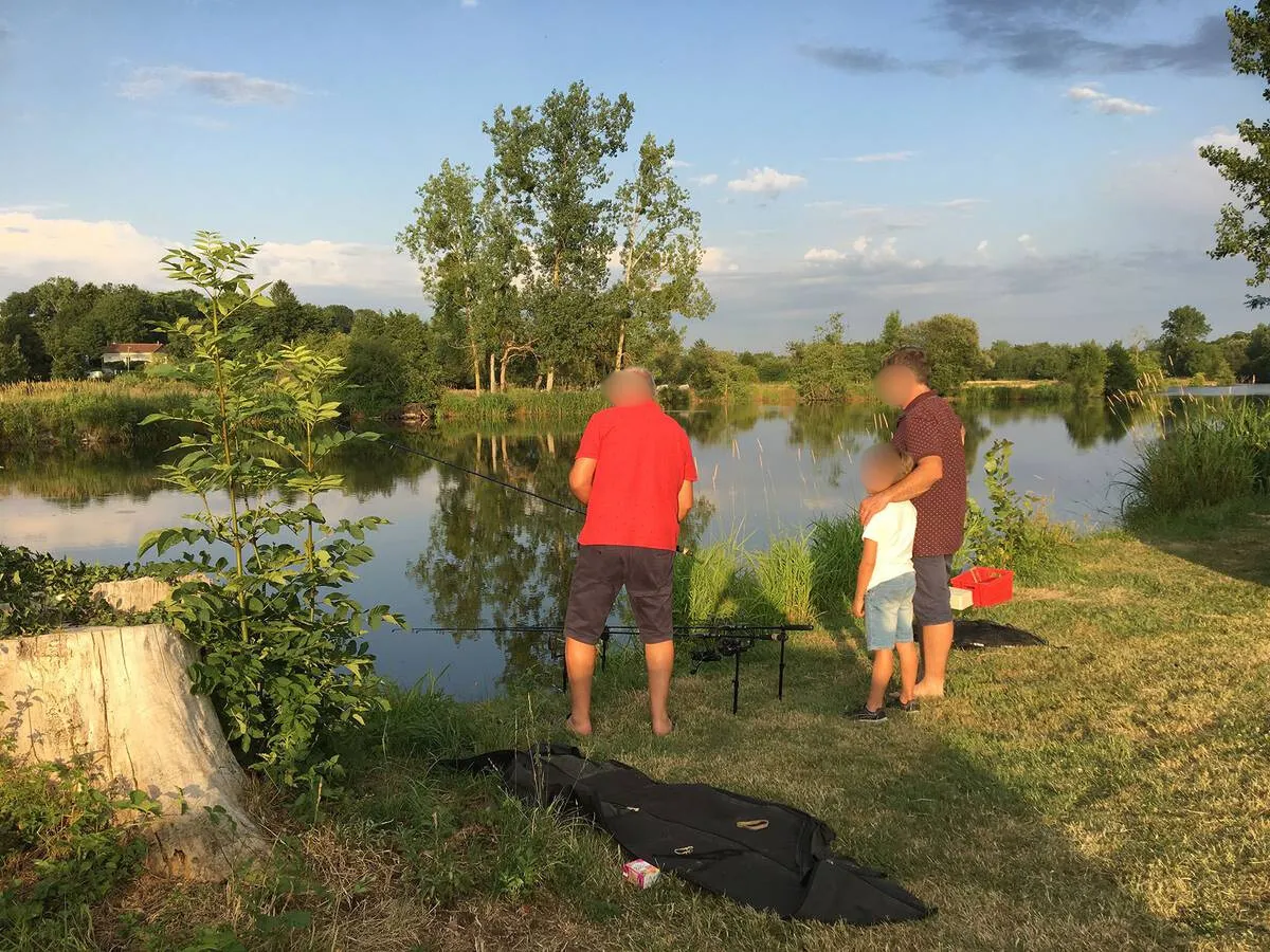 En Nouvelle-Aquitaine, gîte 8 personnes accessible PMR en bord d’étang de 10 ha