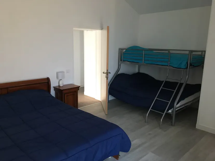 En Nouvelle-Aquitaine, gîte 8 personnes accessible PMR en bord d’étang de 10 ha