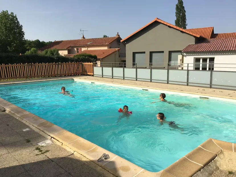 Séjour dans gite familial en Deux-Sèvres – 14 personnes avec accès lac de 10 ha et piscine partagée