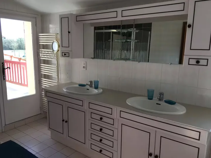 Séjour dans gite familial en Deux-Sèvres – 14 personnes avec accès lac de 10 ha et piscine partagée
