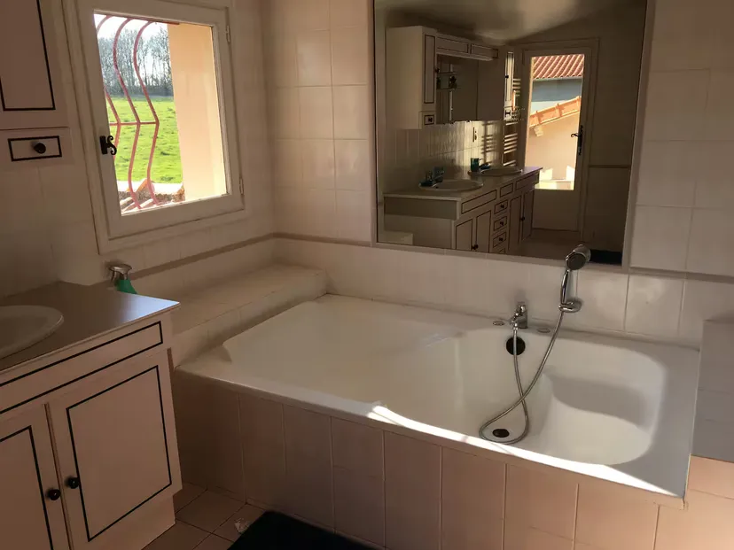 Séjour dans gite familial en Deux-Sèvres – 14 personnes avec accès lac de 10 ha et piscine partagée