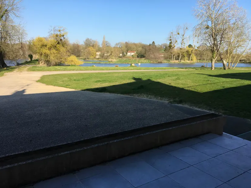 Séjour dans gite familial en Deux-Sèvres – 14 personnes avec accès lac de 10 ha et piscine partagée