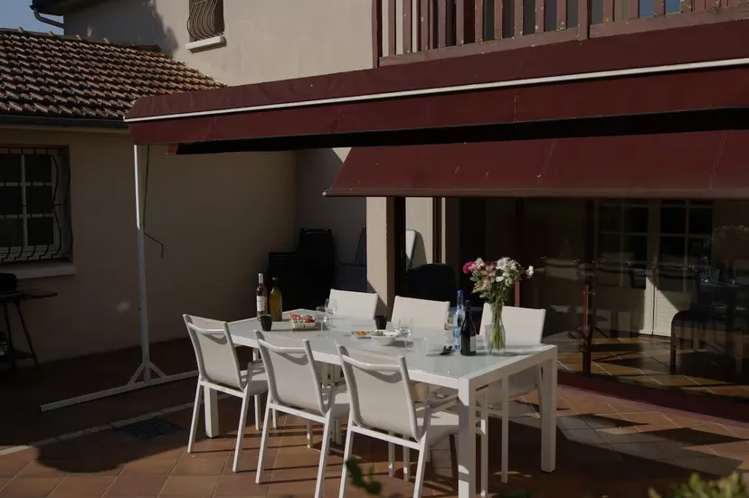 Séjour dans gite familial en Deux-Sèvres – 14 personnes avec accès lac de 10 ha et piscine partagée