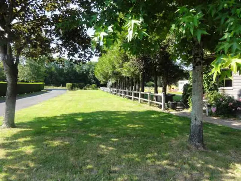 Séjour dans gite familial en Deux-Sèvres – 14 personnes avec accès lac de 10 ha et piscine partagée
